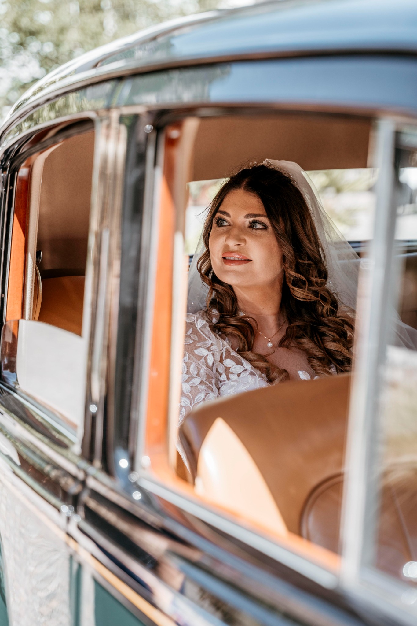 Daniela nell’auto d’epoca