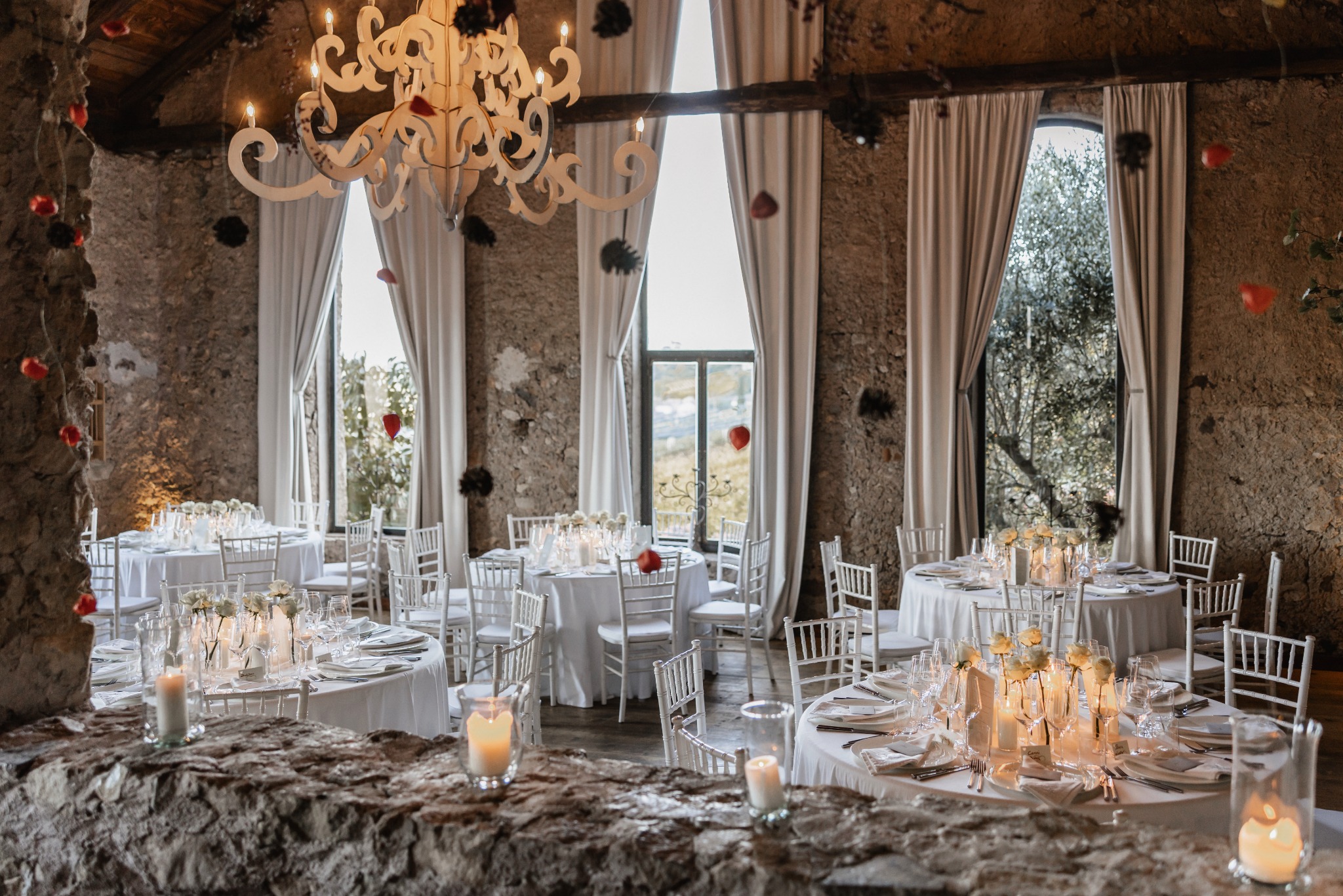 Le tavole apparecchiate per il matrimonio