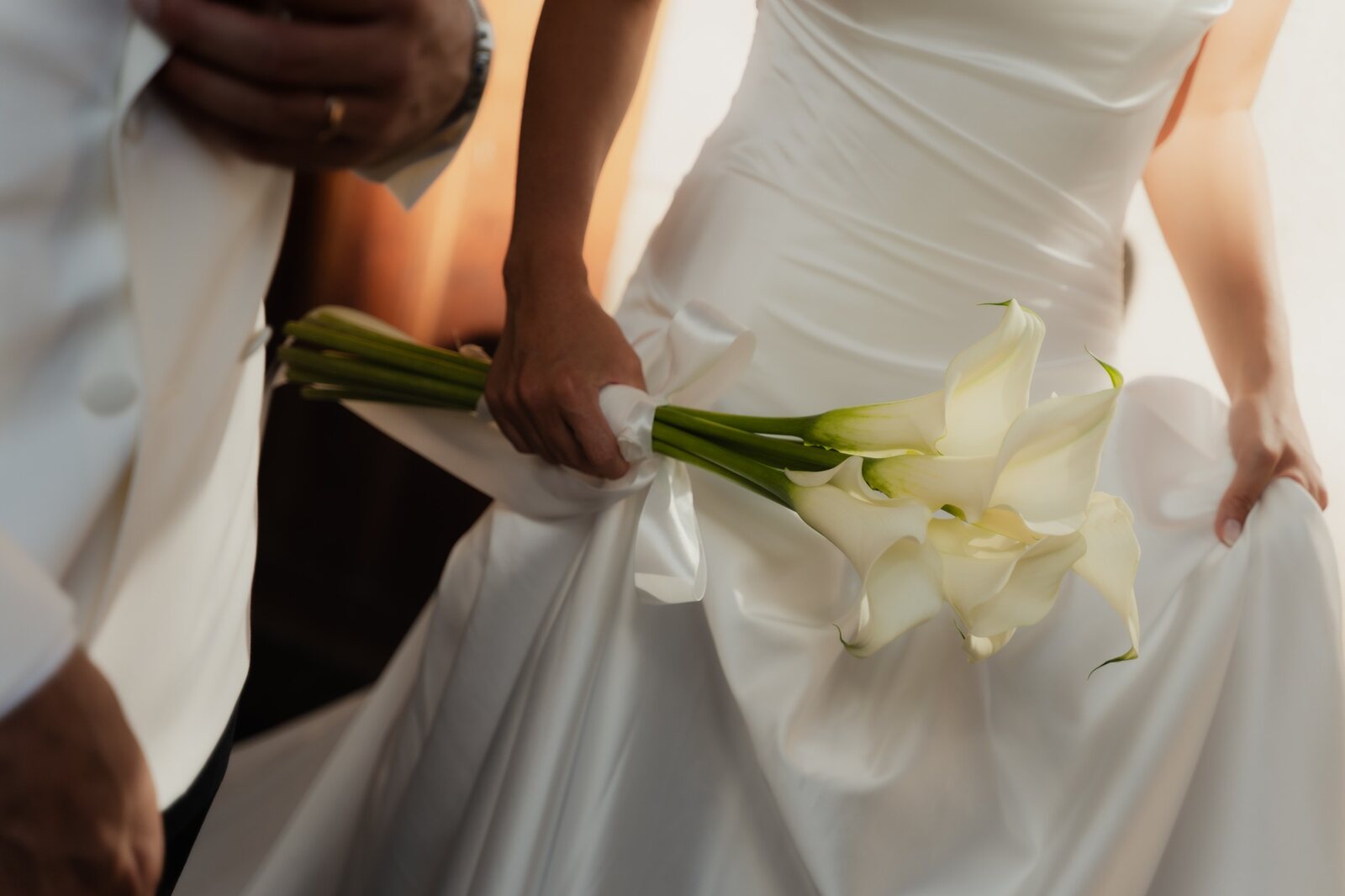 Il bouquet di calle bianche e l’abito di Sara